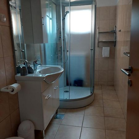 Apartments Dora, With A Beautiful View Of The Bay, Near The Sea And Center Vrboska Esterno foto