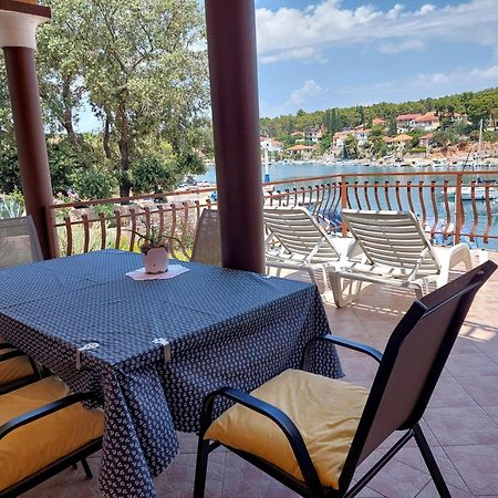 Apartments Dora, With A Beautiful View Of The Bay, Near The Sea And Center Vrboska Esterno foto