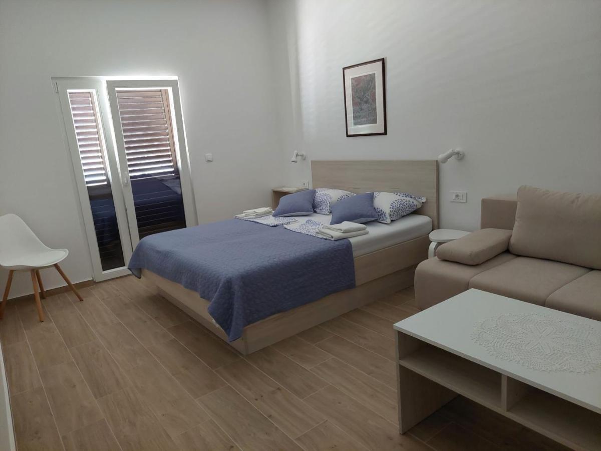 Apartments Dora, With A Beautiful View Of The Bay, Near The Sea And Center Vrboska Esterno foto