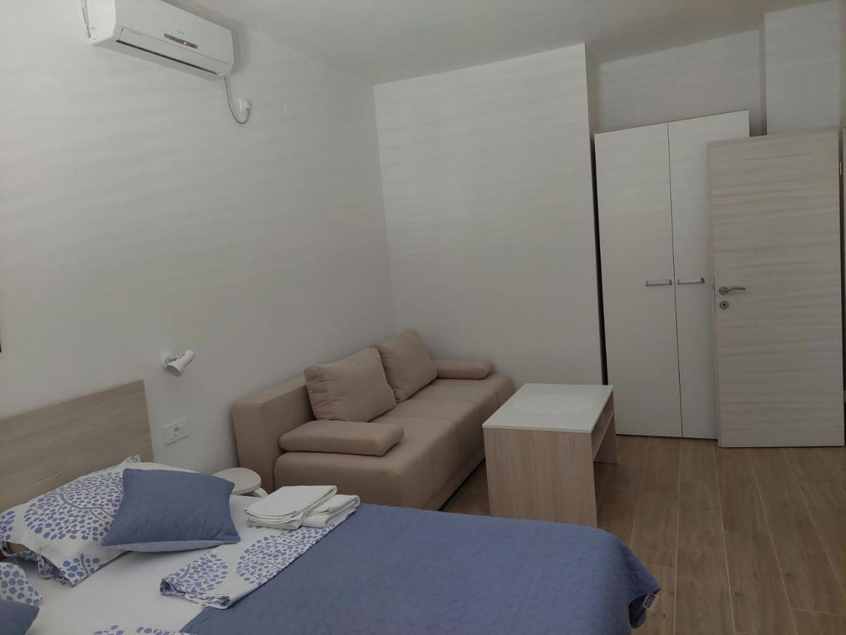 Apartments Dora, With A Beautiful View Of The Bay, Near The Sea And Center Vrboska Esterno foto