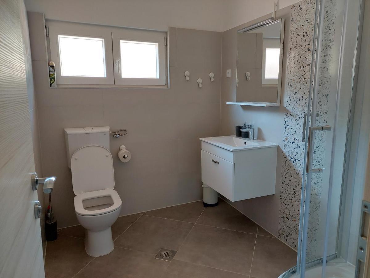 Apartments Dora, With A Beautiful View Of The Bay, Near The Sea And Center Vrboska Esterno foto