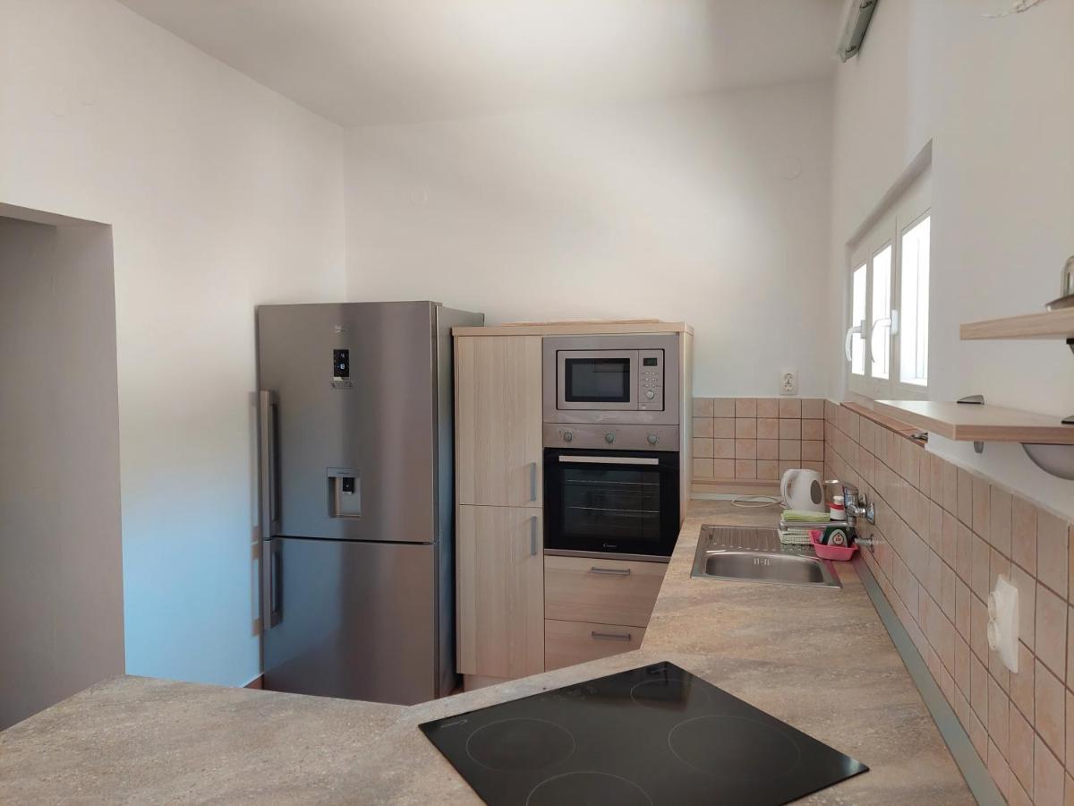 Apartments Dora, With A Beautiful View Of The Bay, Near The Sea And Center Vrboska Esterno foto
