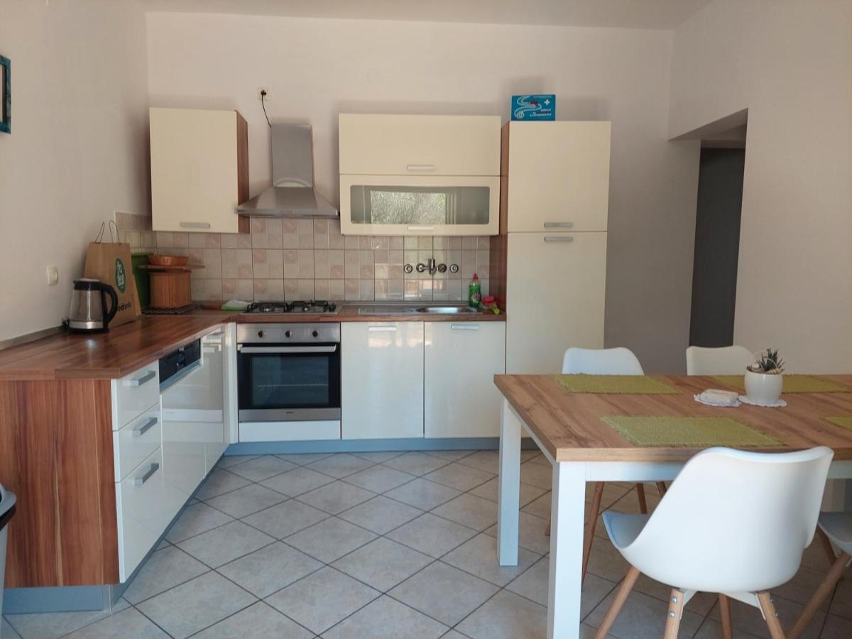 Apartments Dora, With A Beautiful View Of The Bay, Near The Sea And Center Vrboska Esterno foto