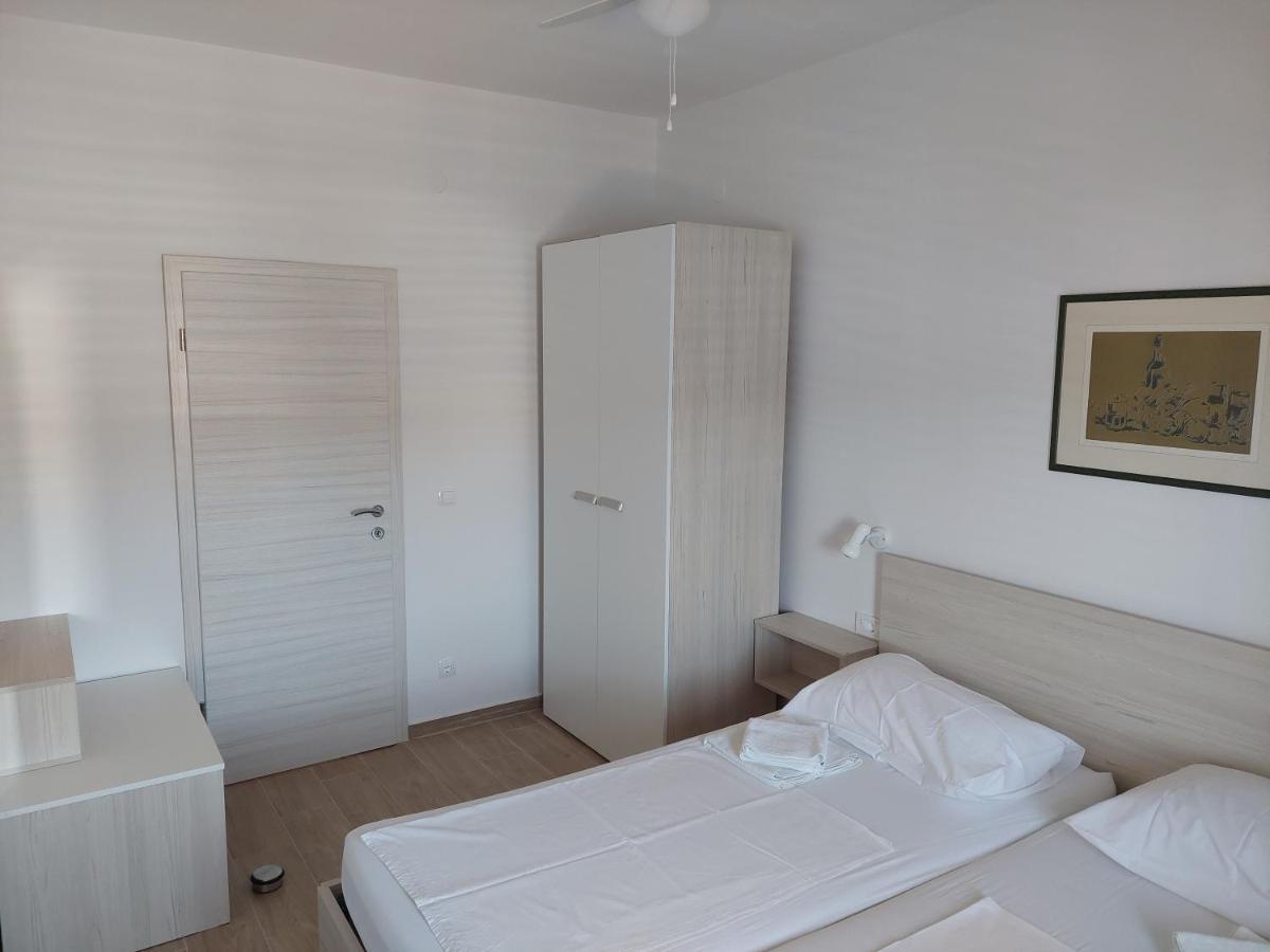 Apartments Dora, With A Beautiful View Of The Bay, Near The Sea And Center Vrboska Esterno foto