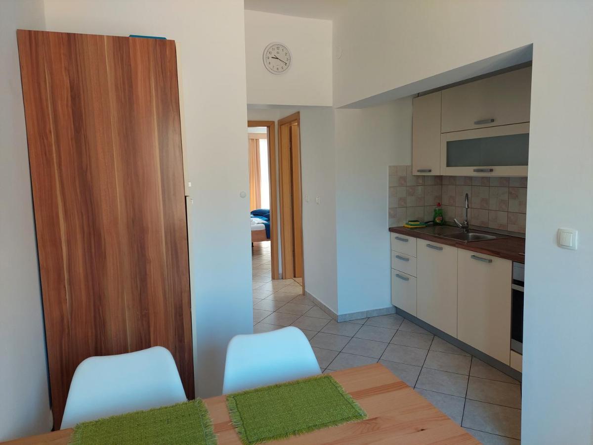 Apartments Dora, With A Beautiful View Of The Bay, Near The Sea And Center Vrboska Esterno foto