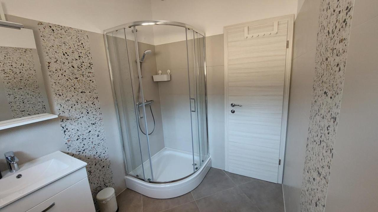 Apartments Dora, With A Beautiful View Of The Bay, Near The Sea And Center Vrboska Esterno foto