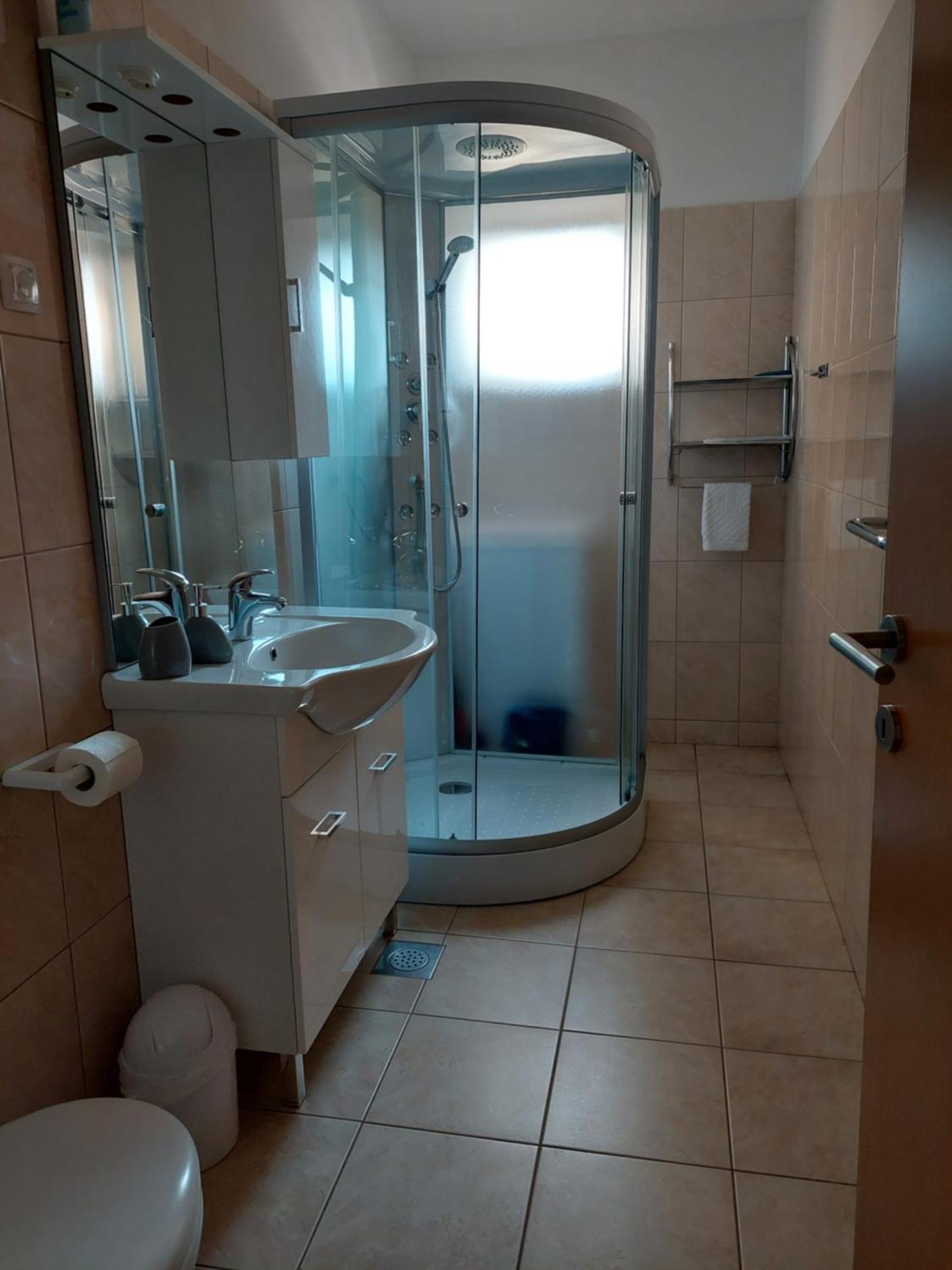Apartments Dora, With A Beautiful View Of The Bay, Near The Sea And Center Vrboska Esterno foto