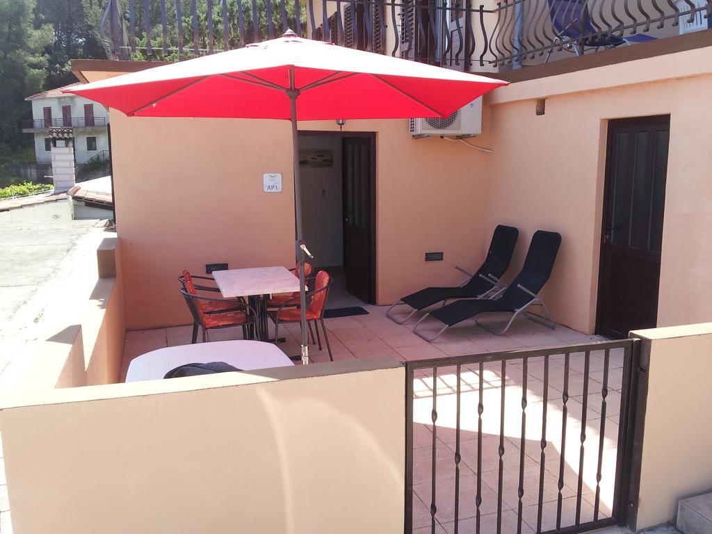 Apartments Dora, With A Beautiful View Of The Bay, Near The Sea And Center Vrboska Esterno foto