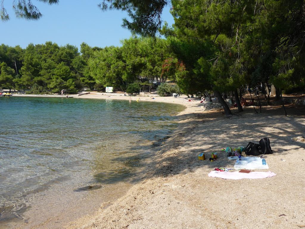 Apartments Dora, With A Beautiful View Of The Bay, Near The Sea And Center Vrboska Esterno foto
