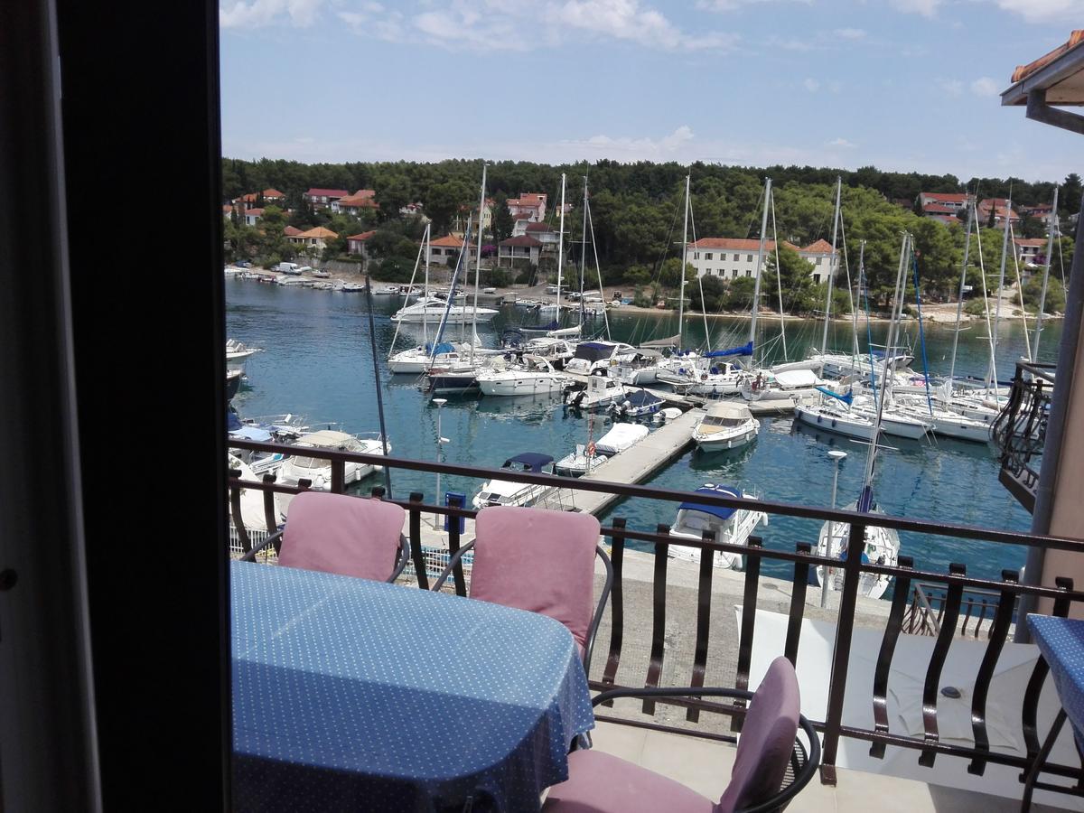 Apartments Dora, With A Beautiful View Of The Bay, Near The Sea And Center Vrboska Camera foto
