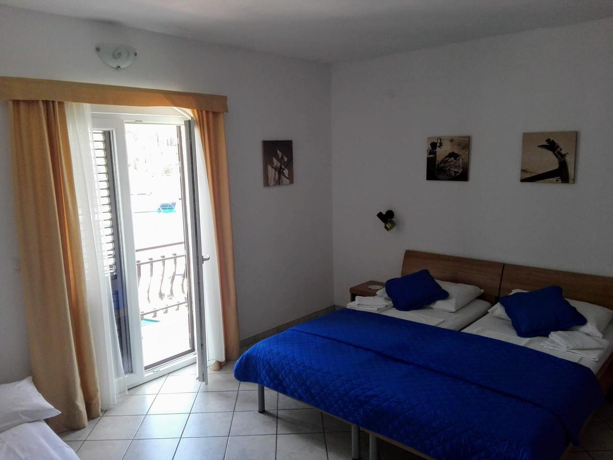 Apartments Dora, With A Beautiful View Of The Bay, Near The Sea And Center Vrboska Esterno foto