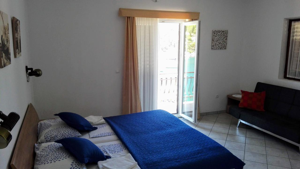 Apartments Dora, With A Beautiful View Of The Bay, Near The Sea And Center Vrboska Esterno foto