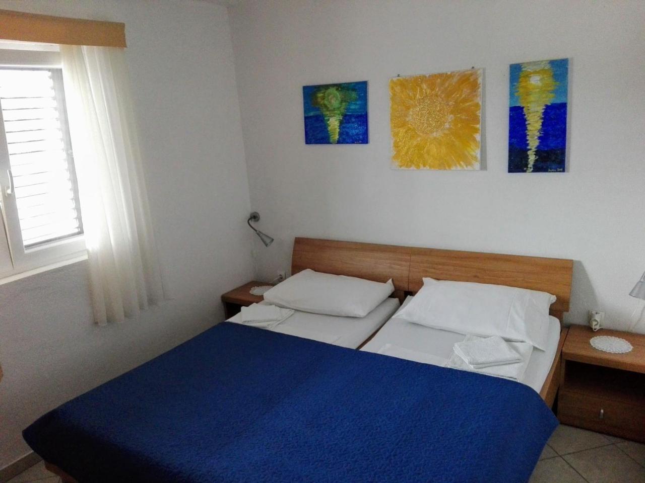 Apartments Dora, With A Beautiful View Of The Bay, Near The Sea And Center Vrboska Esterno foto